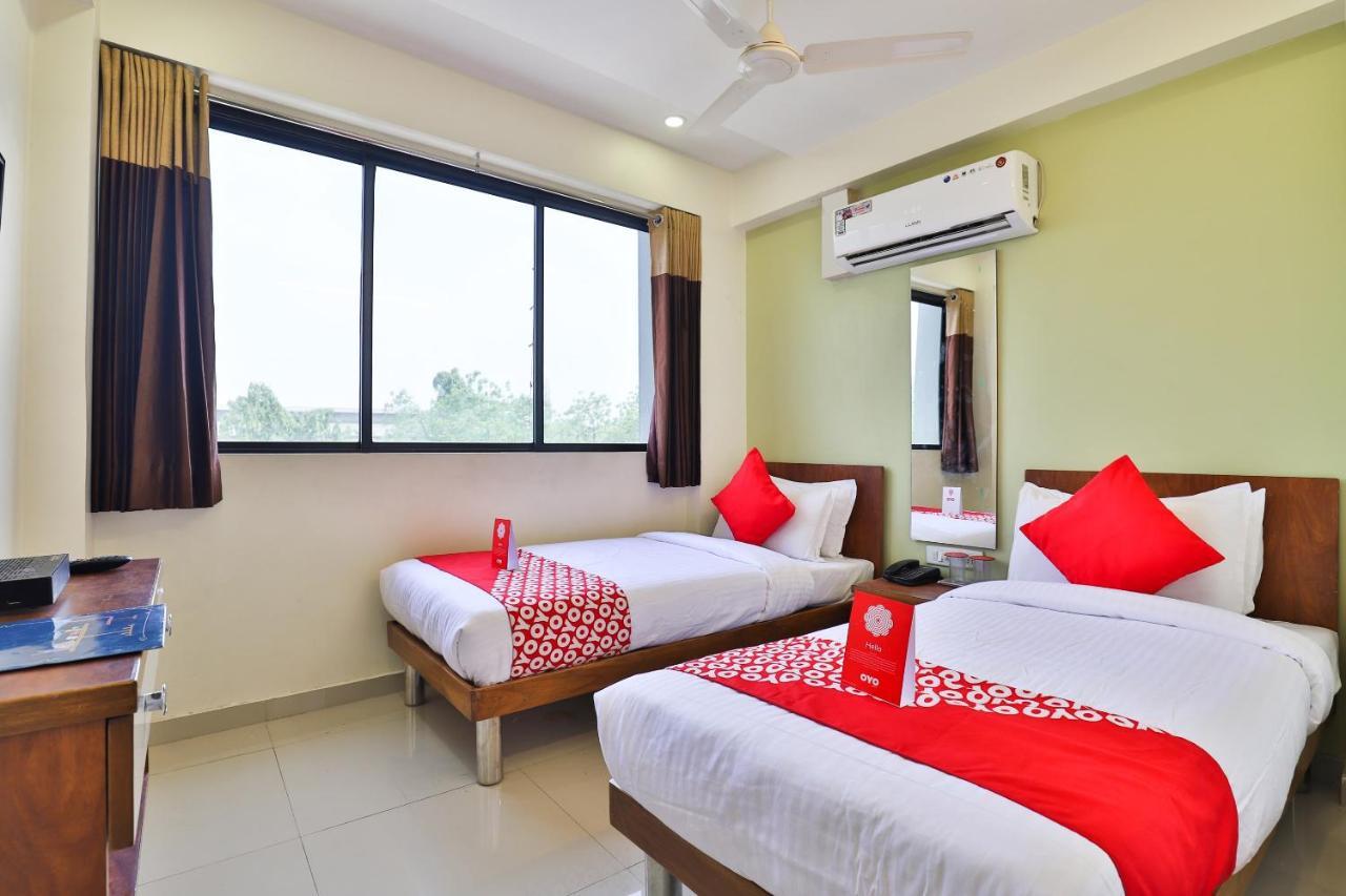 Oyo 15417 Red Rose Ahmedabad Exterior photo