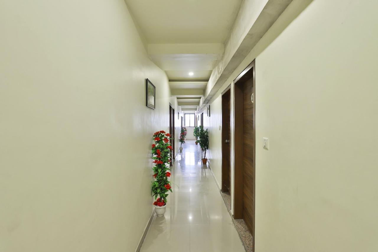 Oyo 15417 Red Rose Ahmedabad Exterior photo