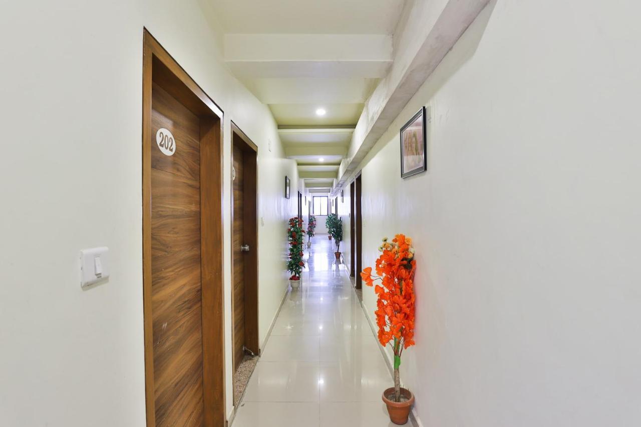 Oyo 15417 Red Rose Ahmedabad Exterior photo