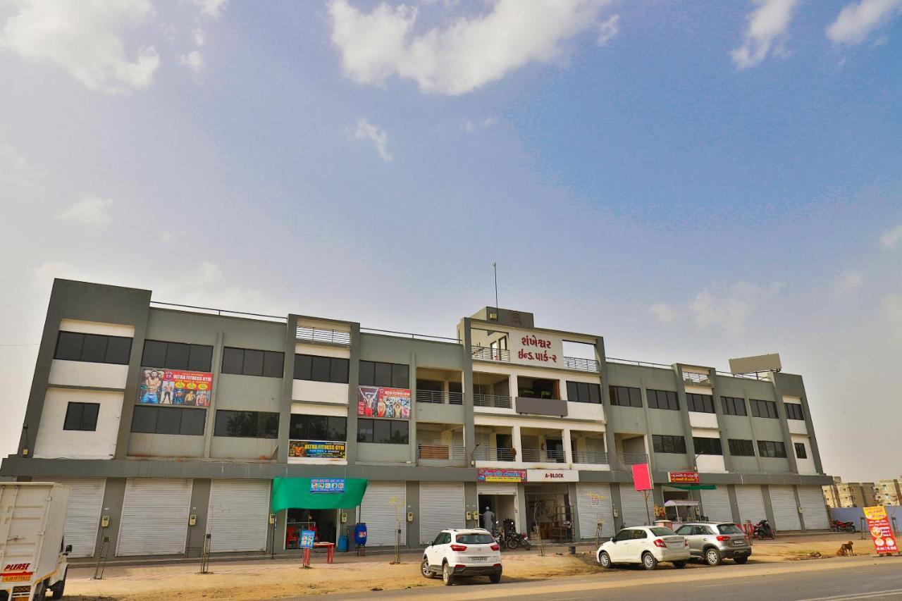 Oyo 15417 Red Rose Ahmedabad Exterior photo