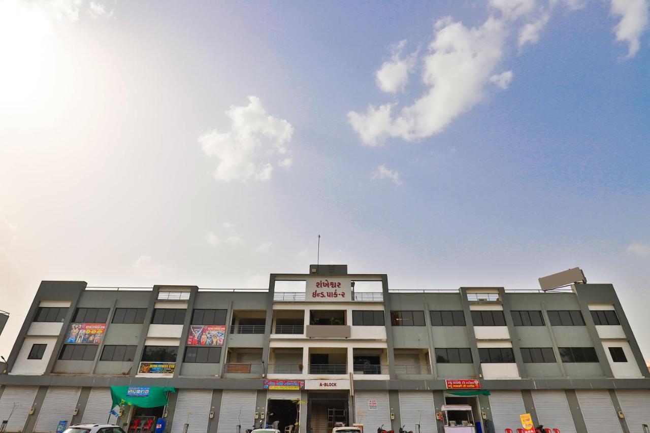 Oyo 15417 Red Rose Ahmedabad Exterior photo