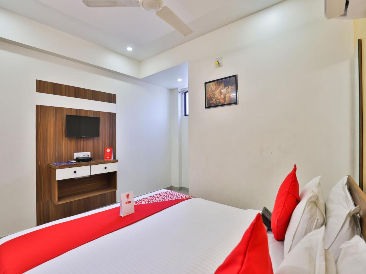 Oyo 15417 Red Rose Ahmedabad Exterior photo